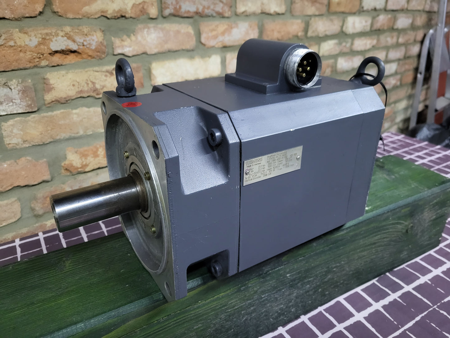 1FT6102-1AC71-1AG0, AC feed drive motor, 23Nm, 4.8kW, kefenélküli szervo motor