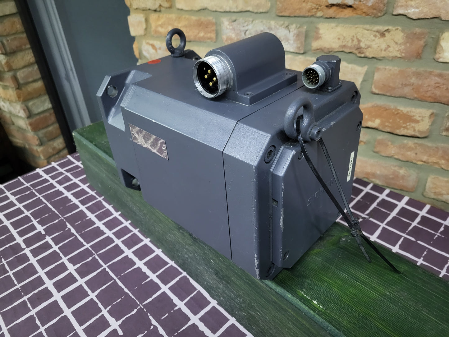 1FT6102-1AC71-1AG0, AC feed drive motor, 23Nm, 4.8kW, kefenélküli szervo motor