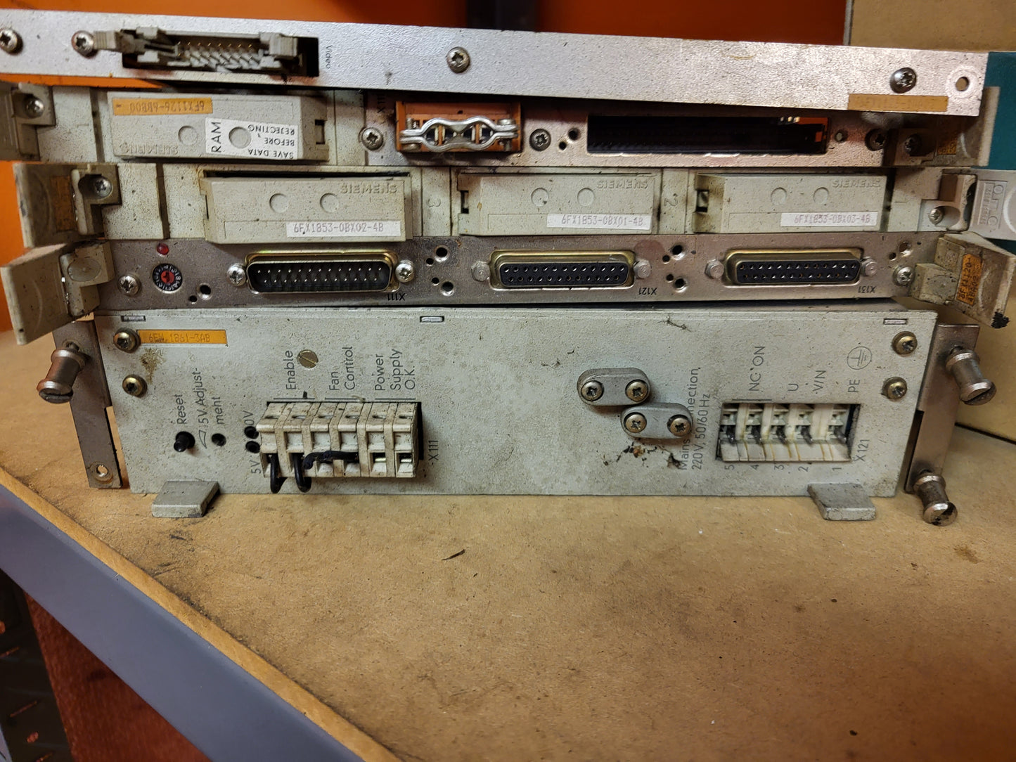 6EW1861-3AB, SINUMERIK 820 POWER BOARD (230 VDC/5V, 15A) FÜR OP-PANEL UND EU (P08)