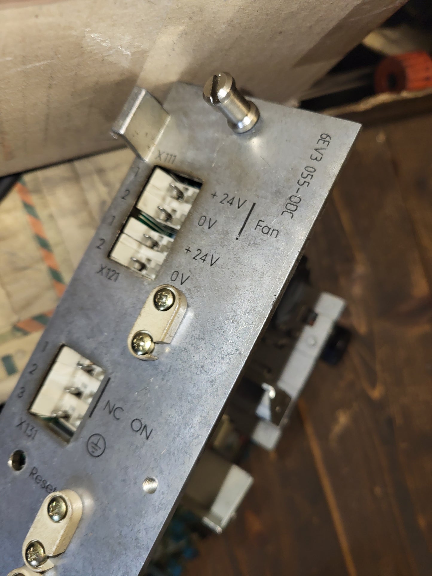 6EV3055-0DC, SINUMERIK 810 vezérlés tápegysége, 24V/5V DC, 15 A