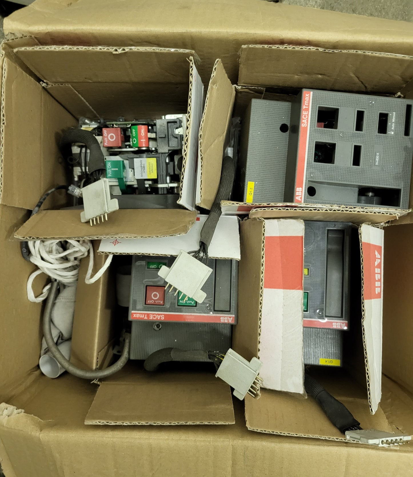MOE T4-T5 220...250 Vac/dc, ABB1SDA054897R1, ABB, MOE fernbedienbare Motorsteuereinheit mit Federkraftspeicher
