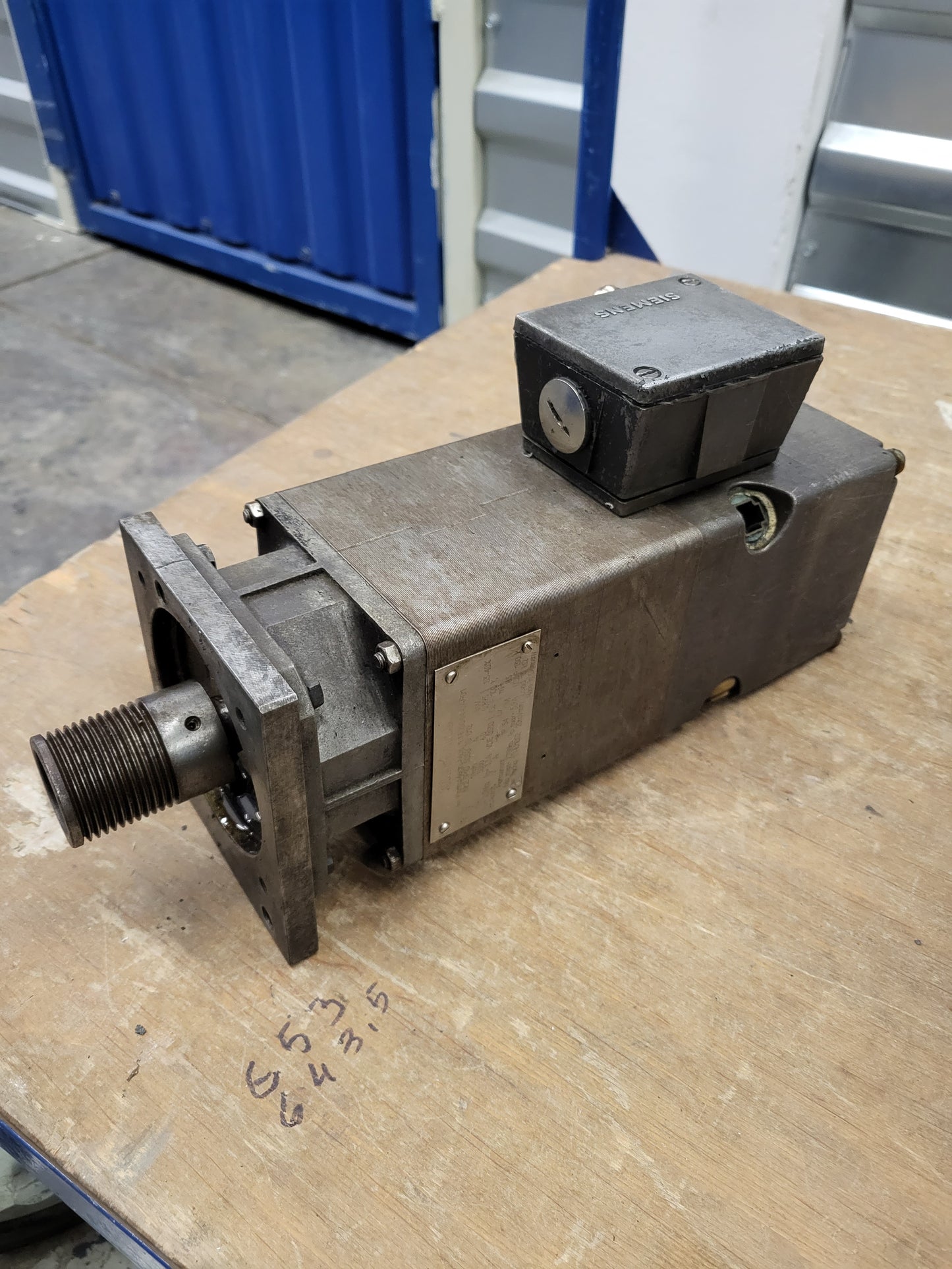 1HU5044-0AF01, Siemens, DC szervo motor, 176V, 6A, 0.895kW