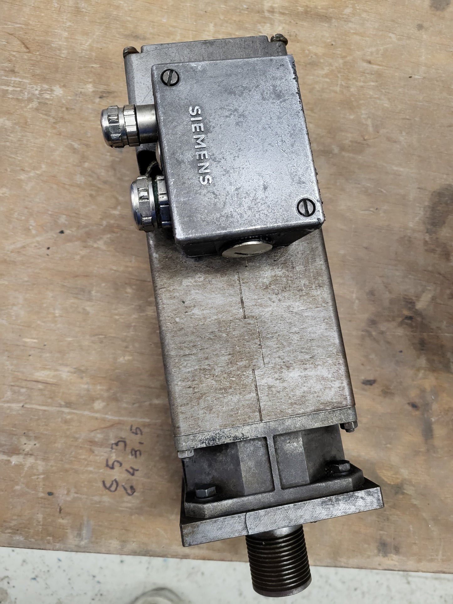 1HU5044-0AF01, Siemens, DC szervo motor, 176V, 6A, 0.895kW