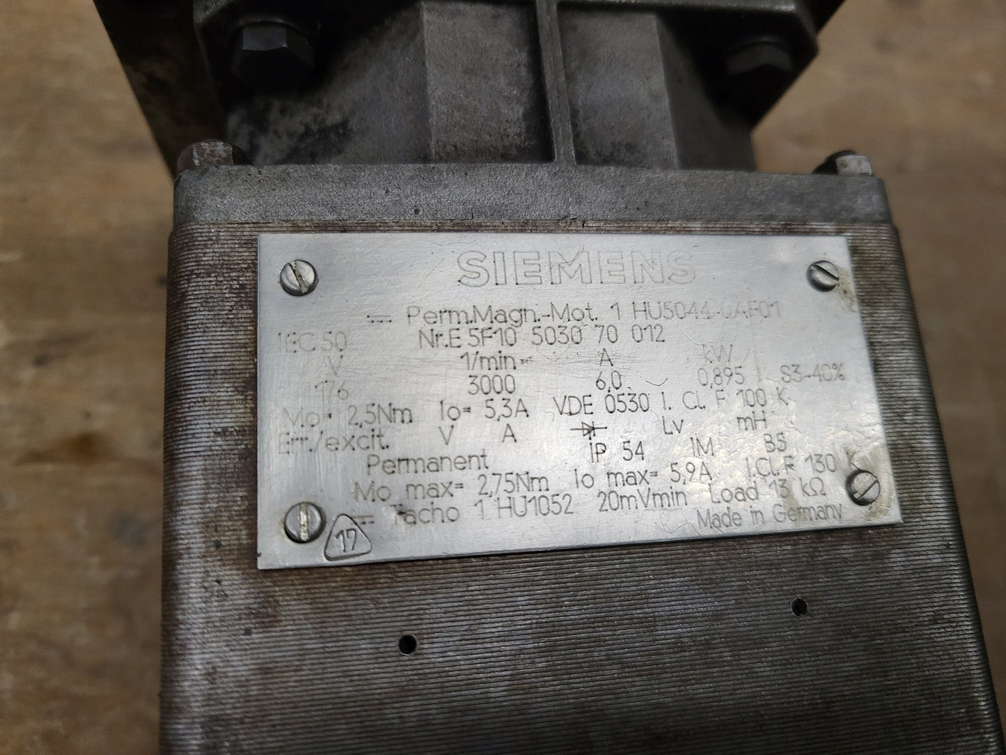 1HU5044-0AF01, Siemens, DC szervo motor, 176V, 6A, 0.895kW