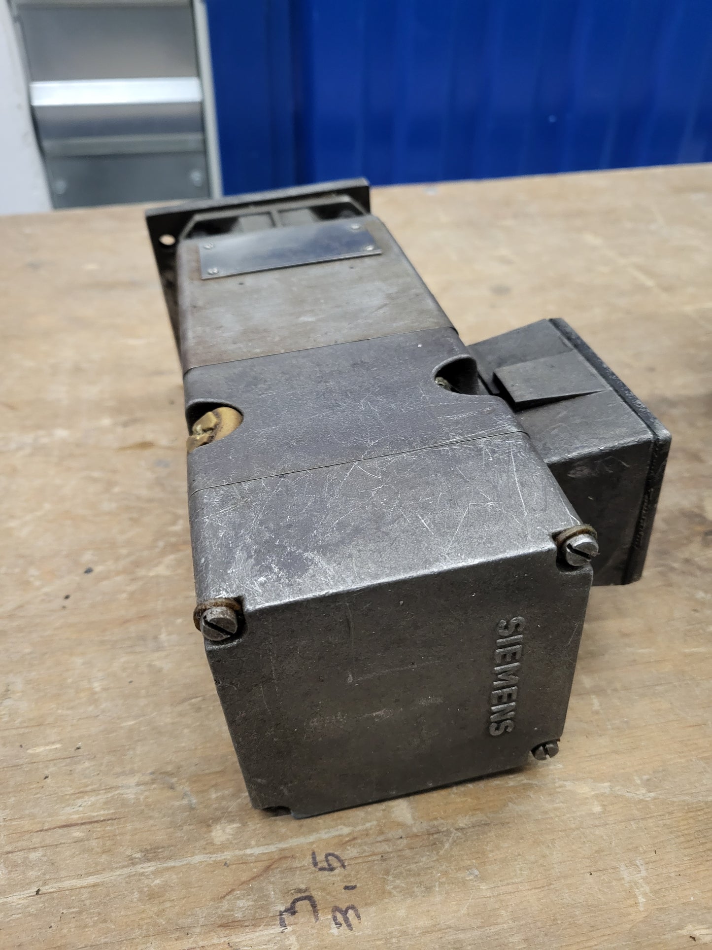 1HU5044-0AF01, Siemens, DC szervo motor, 176V, 6A, 0.895kW