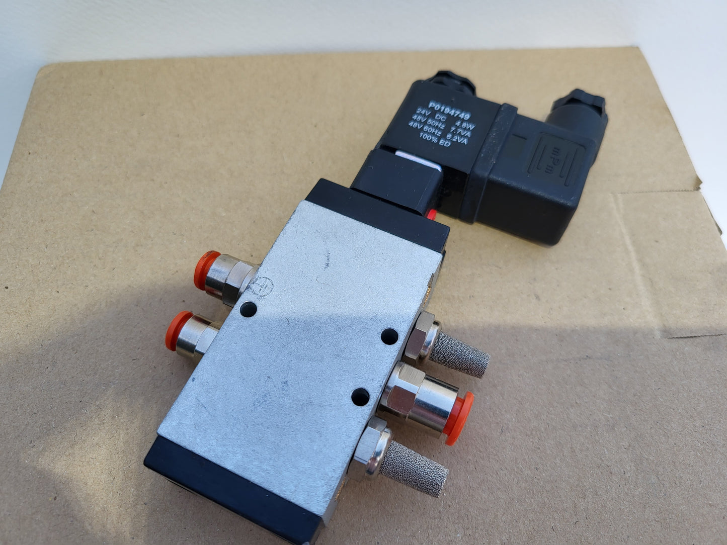P2LAX511ES, légszelep, Parker Hannifin, P2FCB mágnestekercses szeleppel együtt