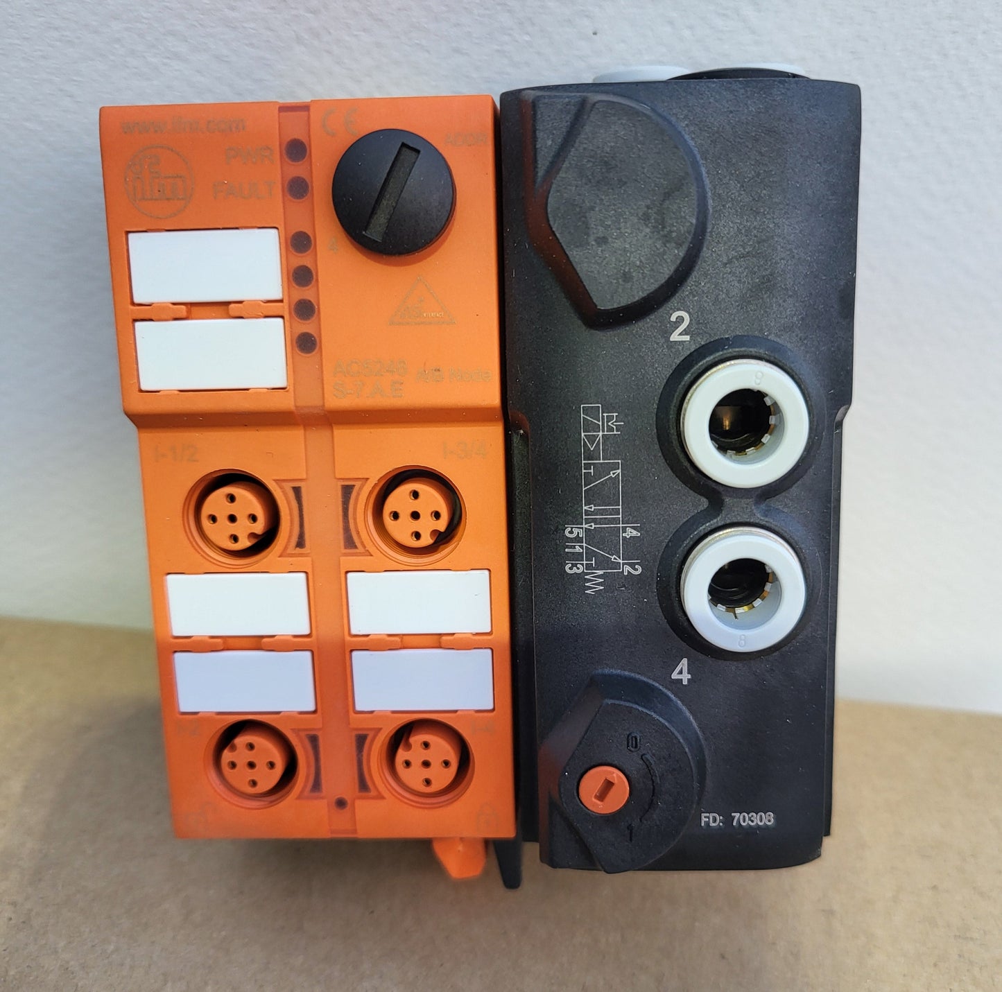 AC5246 S-7.AE, AS-Interface Airbox, actuator sensor interface, with quick connection technology, IFM