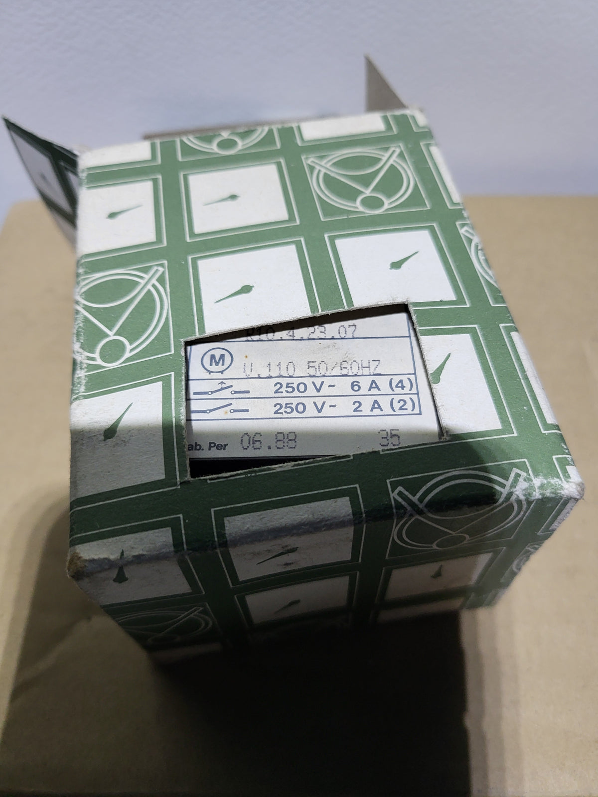 R10.4.23.07 időzítő relé 24V 50/60Hz 6A/2A, FIBER