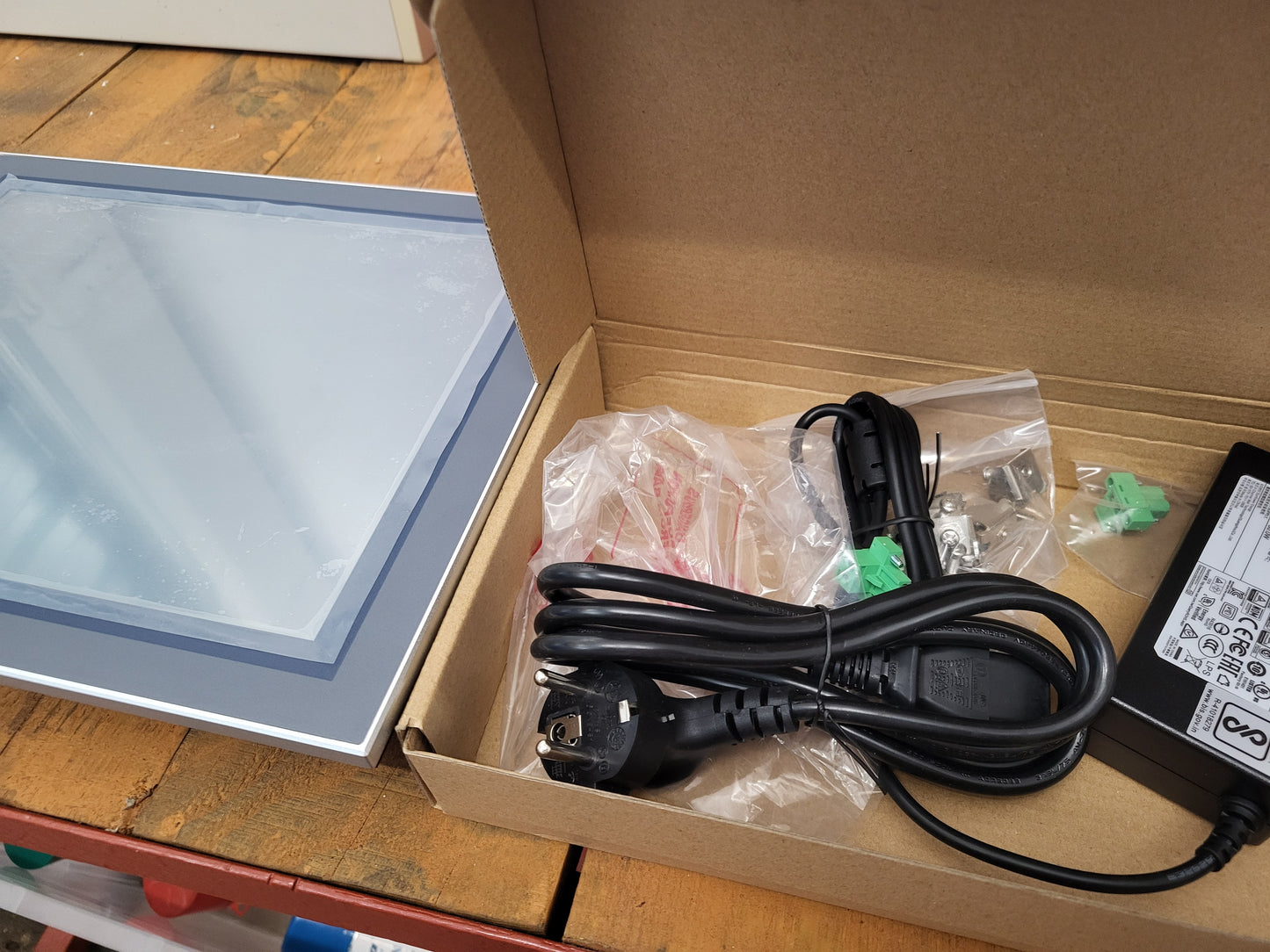 TPC-DRM121C1-4G-128GS ipari panel-pc, Taicenn, új modulok
