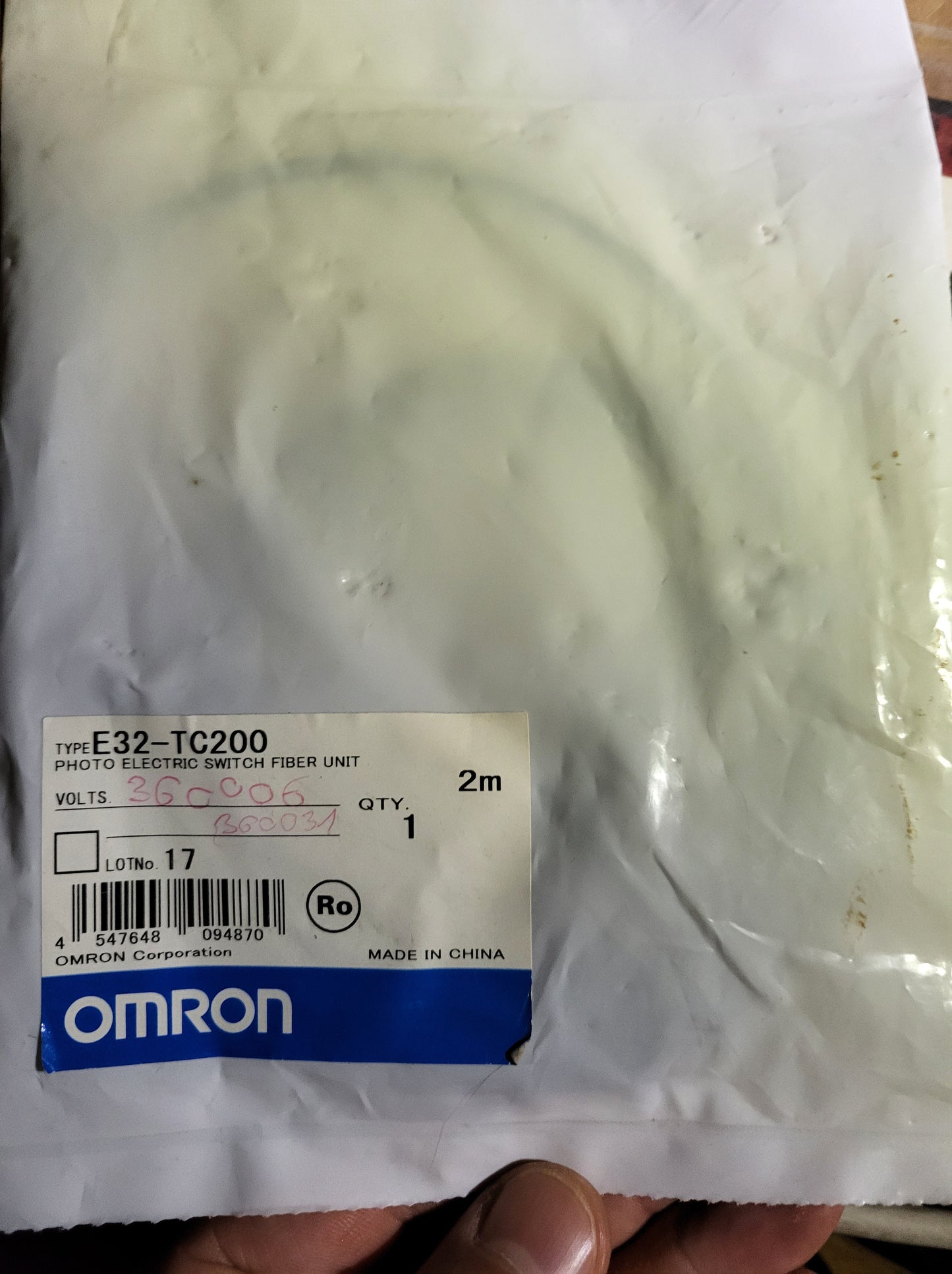 E32-TC200, fotoelektromos kapcsoló, szénszálból, Omron