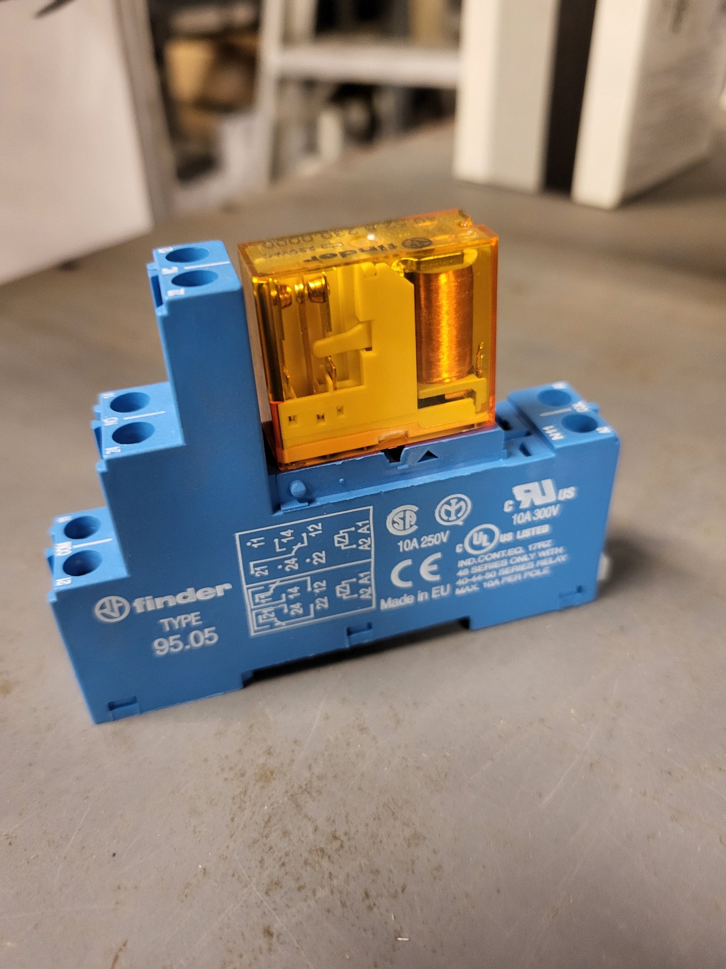95.05, Finder relé-foglalat + 40.52.8.230.0000 miniatűr print-relé