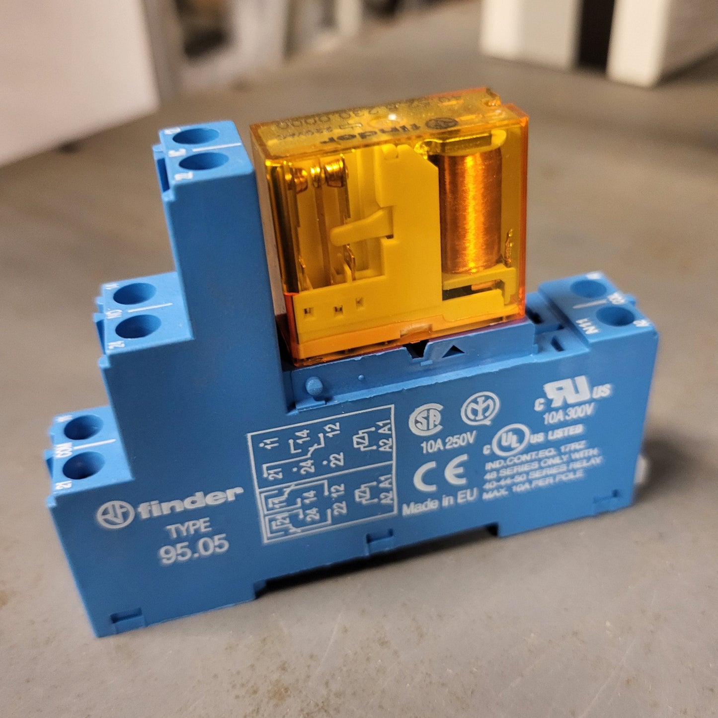 95.05, Finder relé-foglalat + 40.52.8.230.0000 miniatűr print-relé