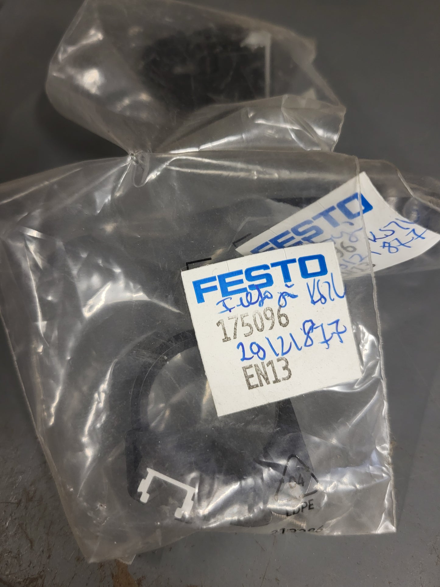 175096 (SMBR-8-25), Festo, felfogó készlet közelítéskapcsolókhoz