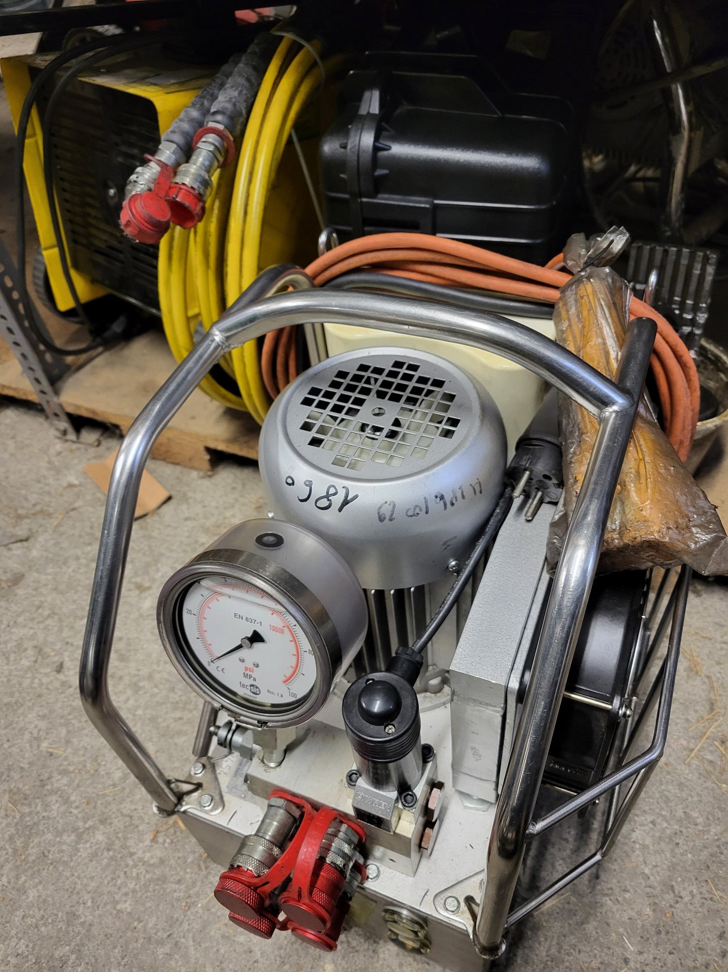 8iBT, WREN, hydraulic torque wrench, with KLW4000A electric power supply unit