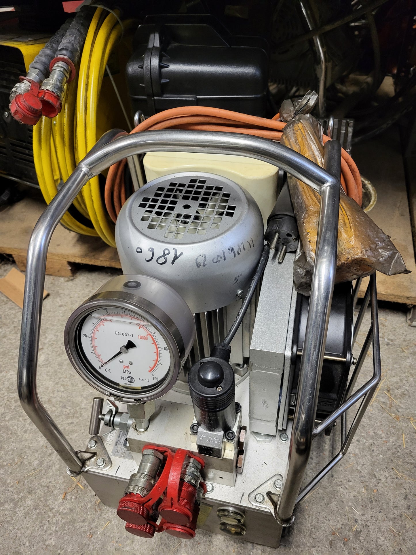 8iBT, WREN, hydraulic torque wrench, with KLW4000A electric power supply unit