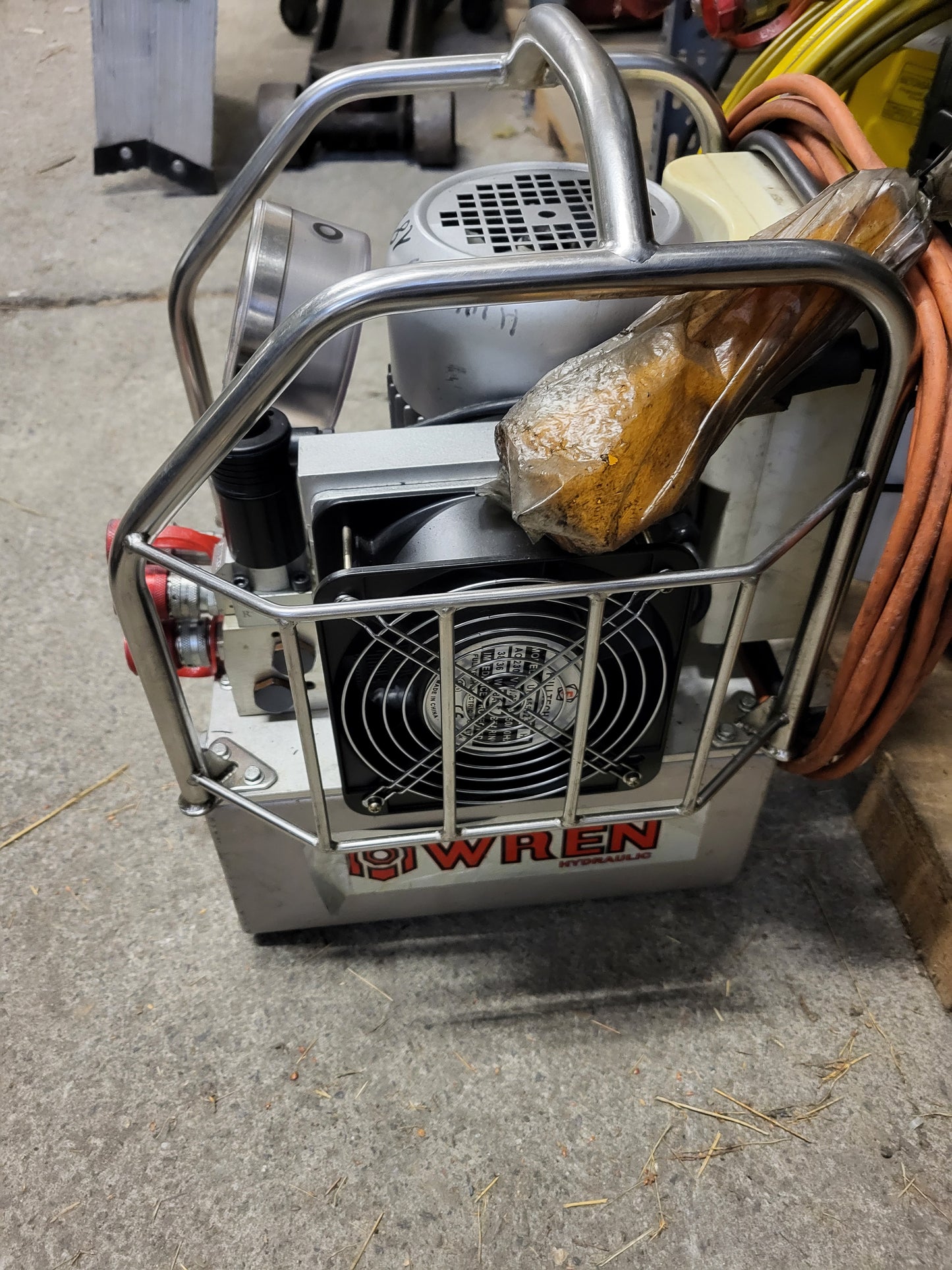8iBT, WREN, hydraulic torque wrench, with KLW4000A electric power supply unit