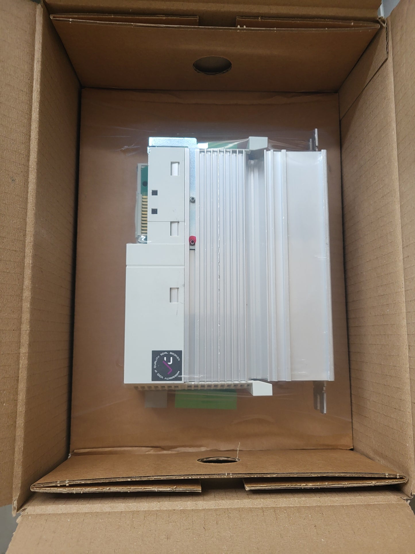 E82EV751_2C, Lenze, 8200 Vector frekvenciaváltó, 0.75kW, 4A