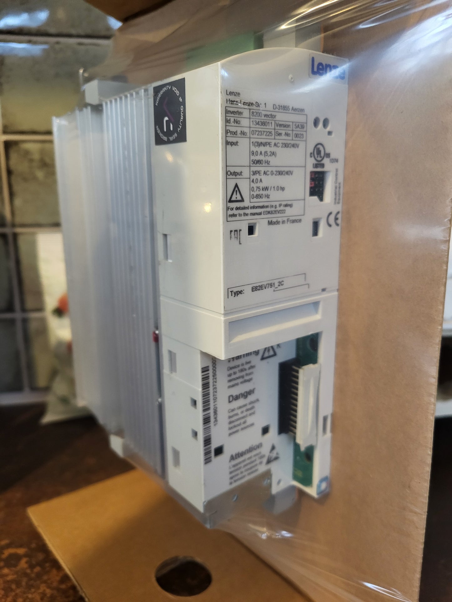 E82EV751_2C, Lenze, 8200 Vector frekvenciaváltó, 0.75kW, 4A