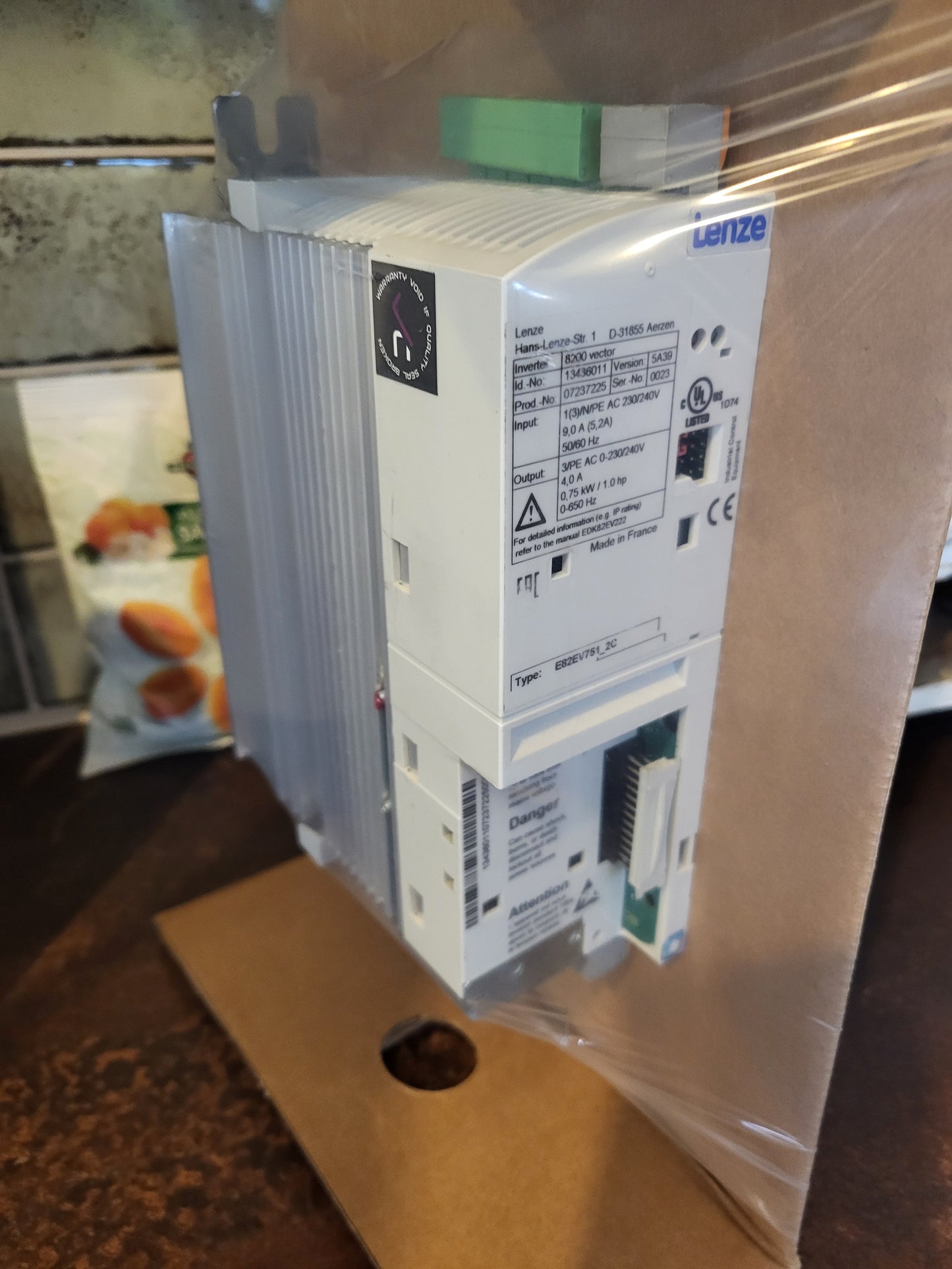 E82EV751_2C, Lenze, 8200 Vector frekvenciaváltó, 0.75kW, 4A