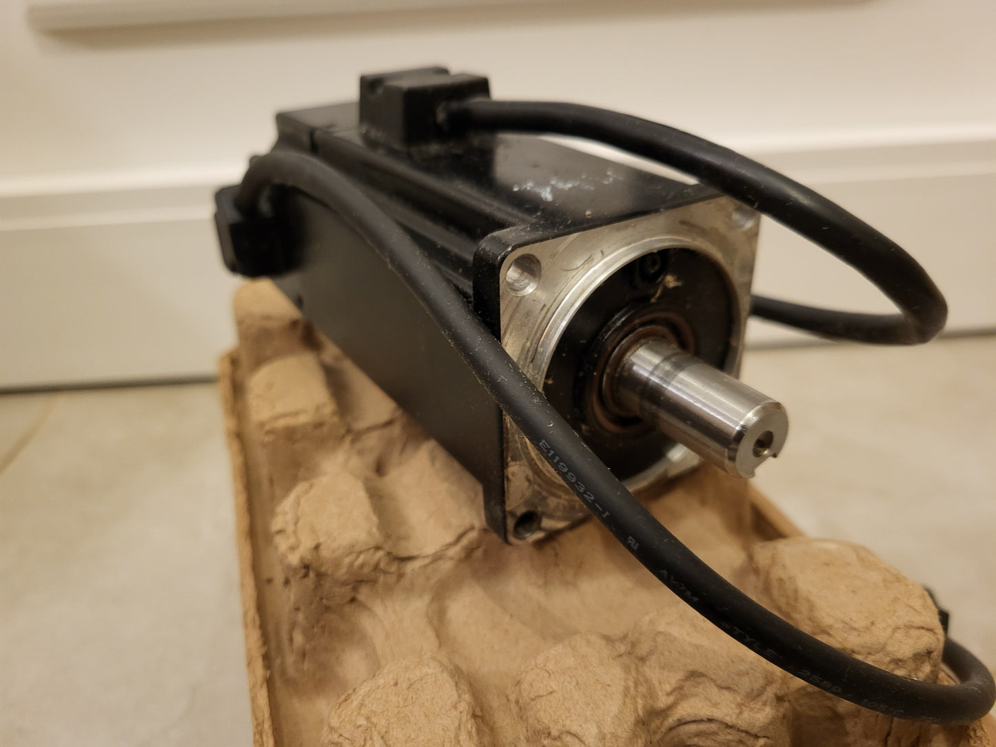 ECMA-C20604RS Delta, AC-szervo motor, 0.4kW, 1.27Nm