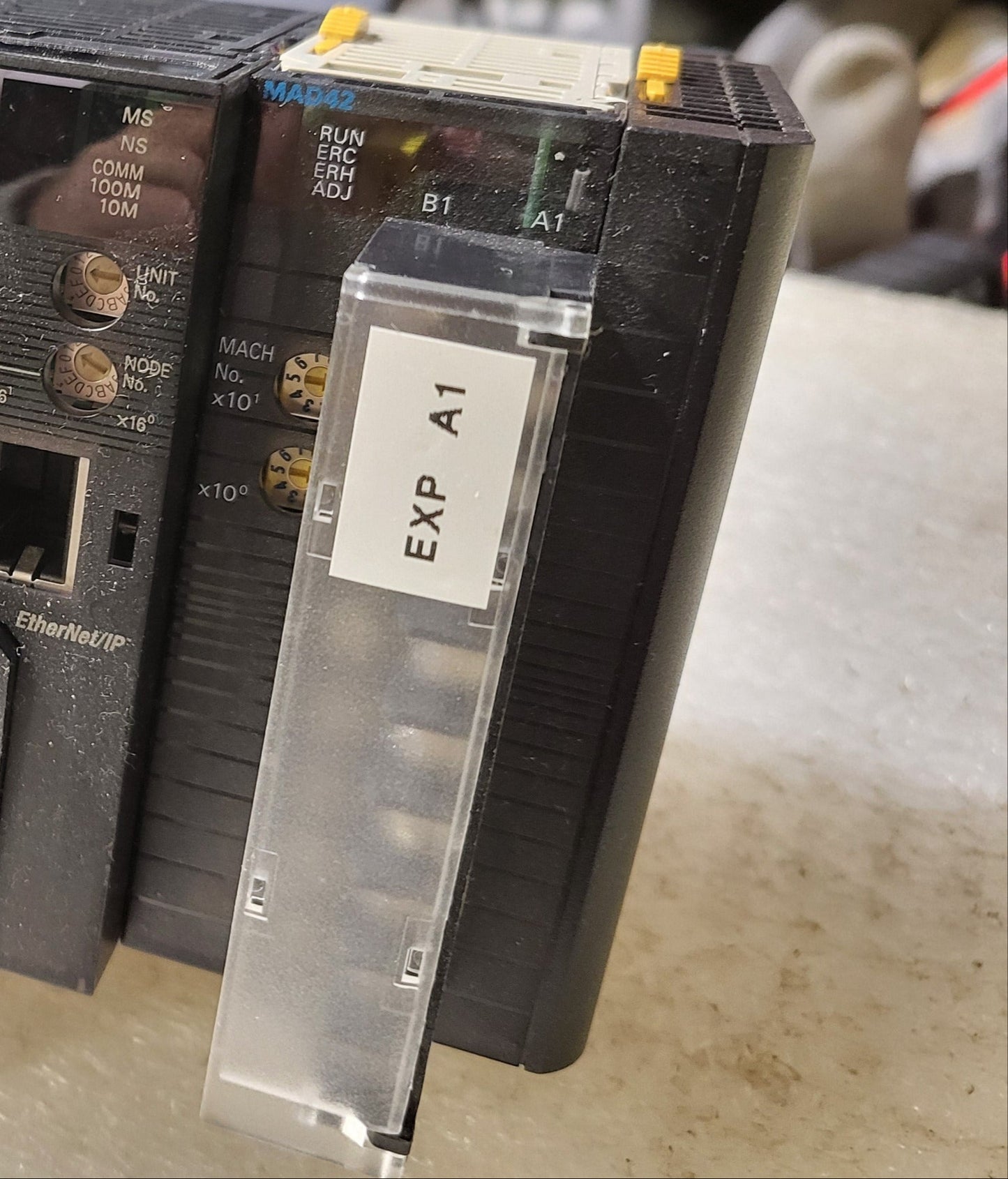 CJ1W-MAD42, analog input/output unit, Omron