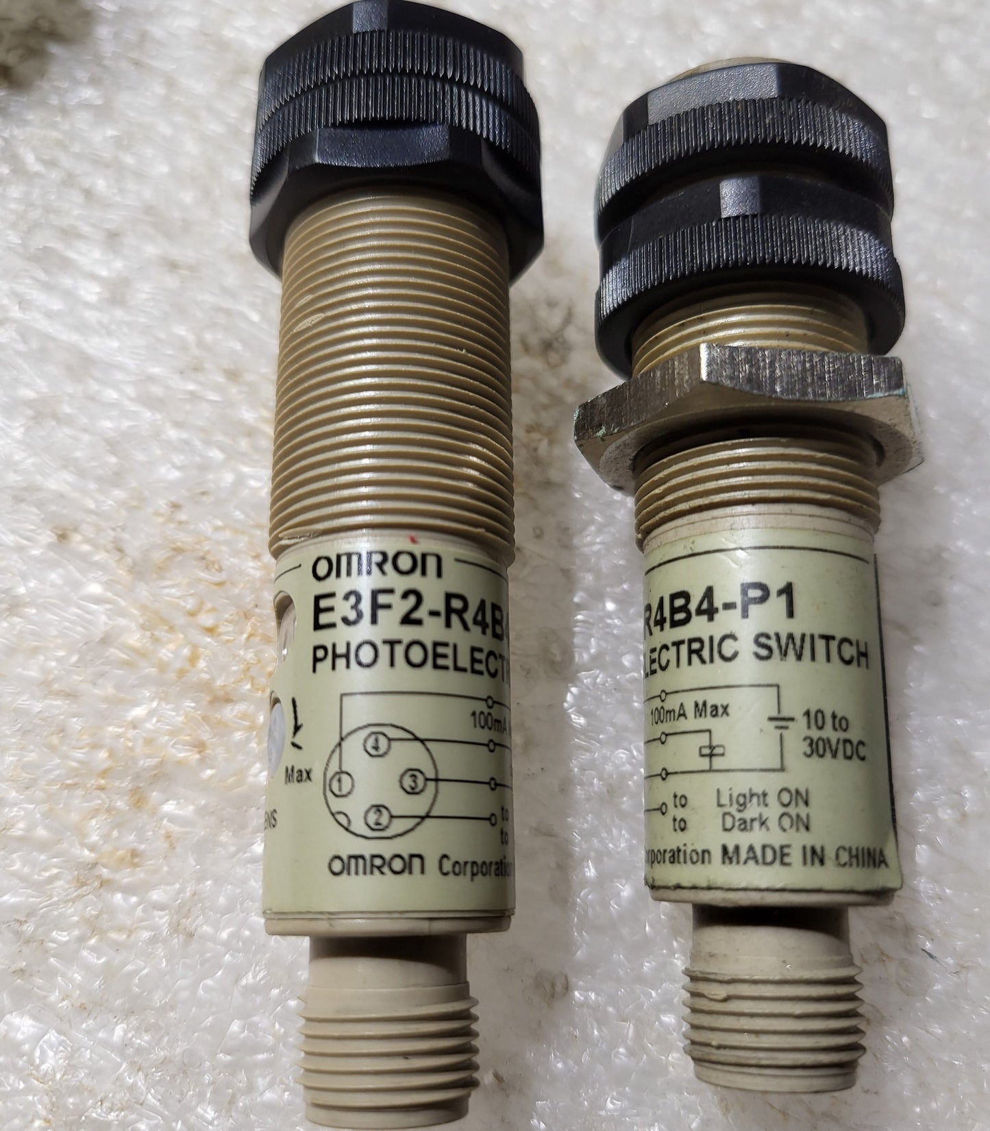 E3F2-R4B4-P1, fotoelektromos érzékelő, kapcsoló, Omron