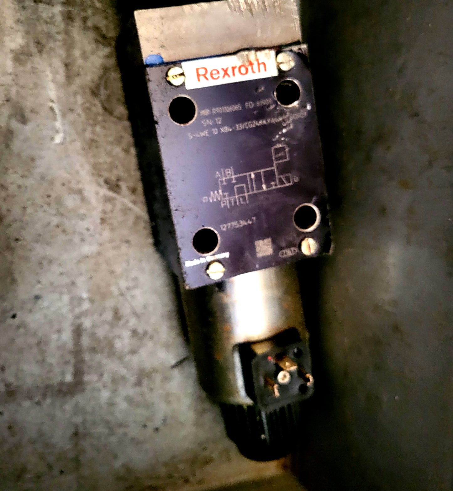 R901106065, Bosch-Rexroth, irányszelep, 5-4WE10X84-3X/CG24K4YAW/VSO909