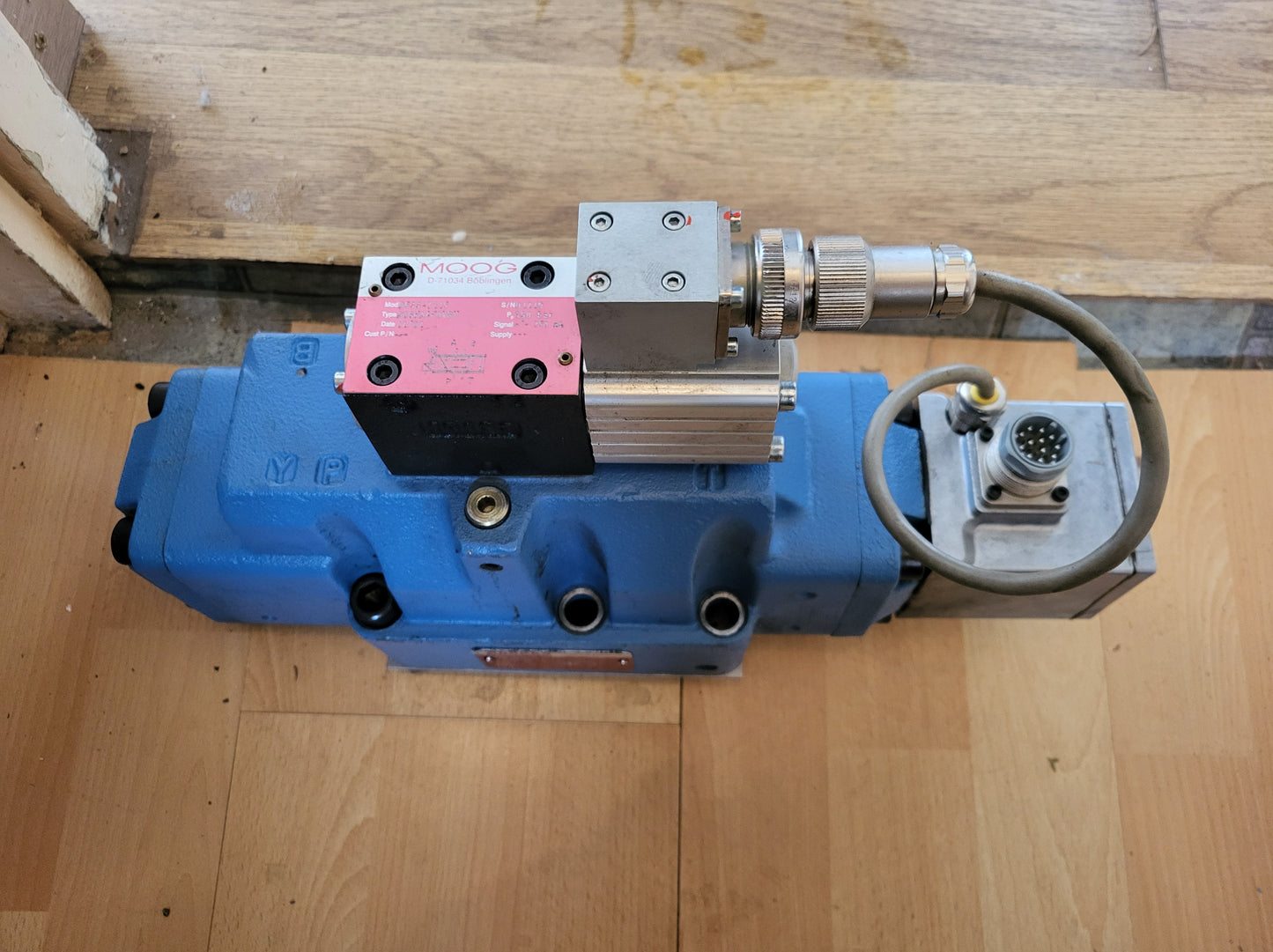 D633-7115, A08KA4F0VBY, Moog hidraulikus szervo szelep, Arburg D684E4734 modulon, 280-350bar