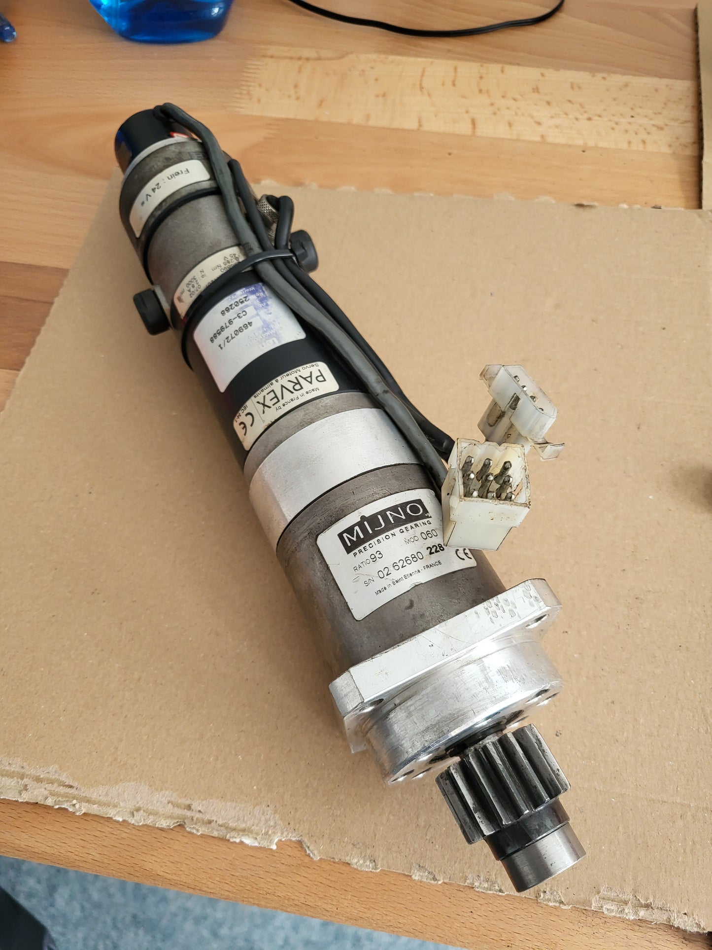 RX120LR1207 Parvex márkájú, DC szervo motor (+ Mijno gear), 0.285Nm