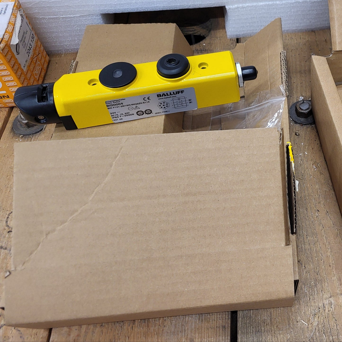 BID0004, BID F101-2M1M3-M02AZ0-S115, electromechanical holding device, Balluff