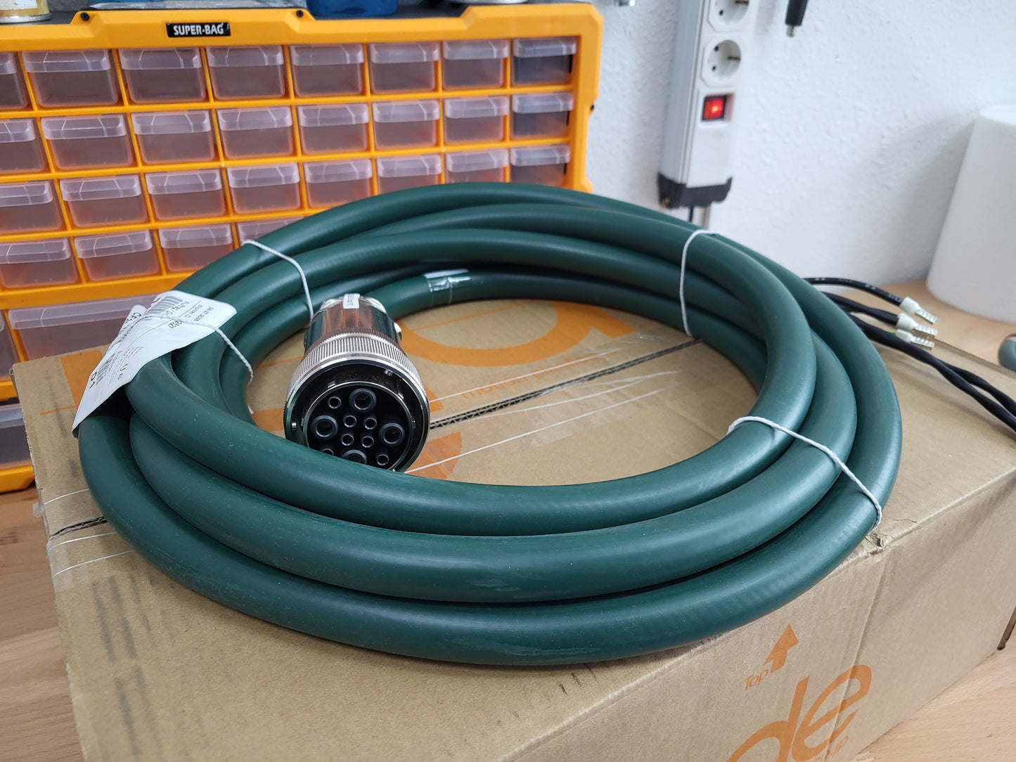 MAT9190013, Igus, konfektioniertes Servo-Leistungskabel (IKG4167, Bosch Rexroth)