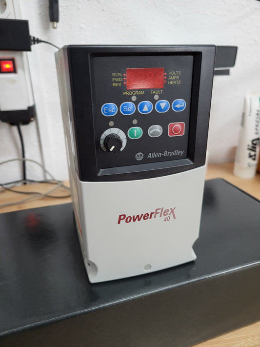 22B-D2P3N104, Powerflex 40, 0.75kW, 2.3A, Allen-Bradley frekvenciaváltó