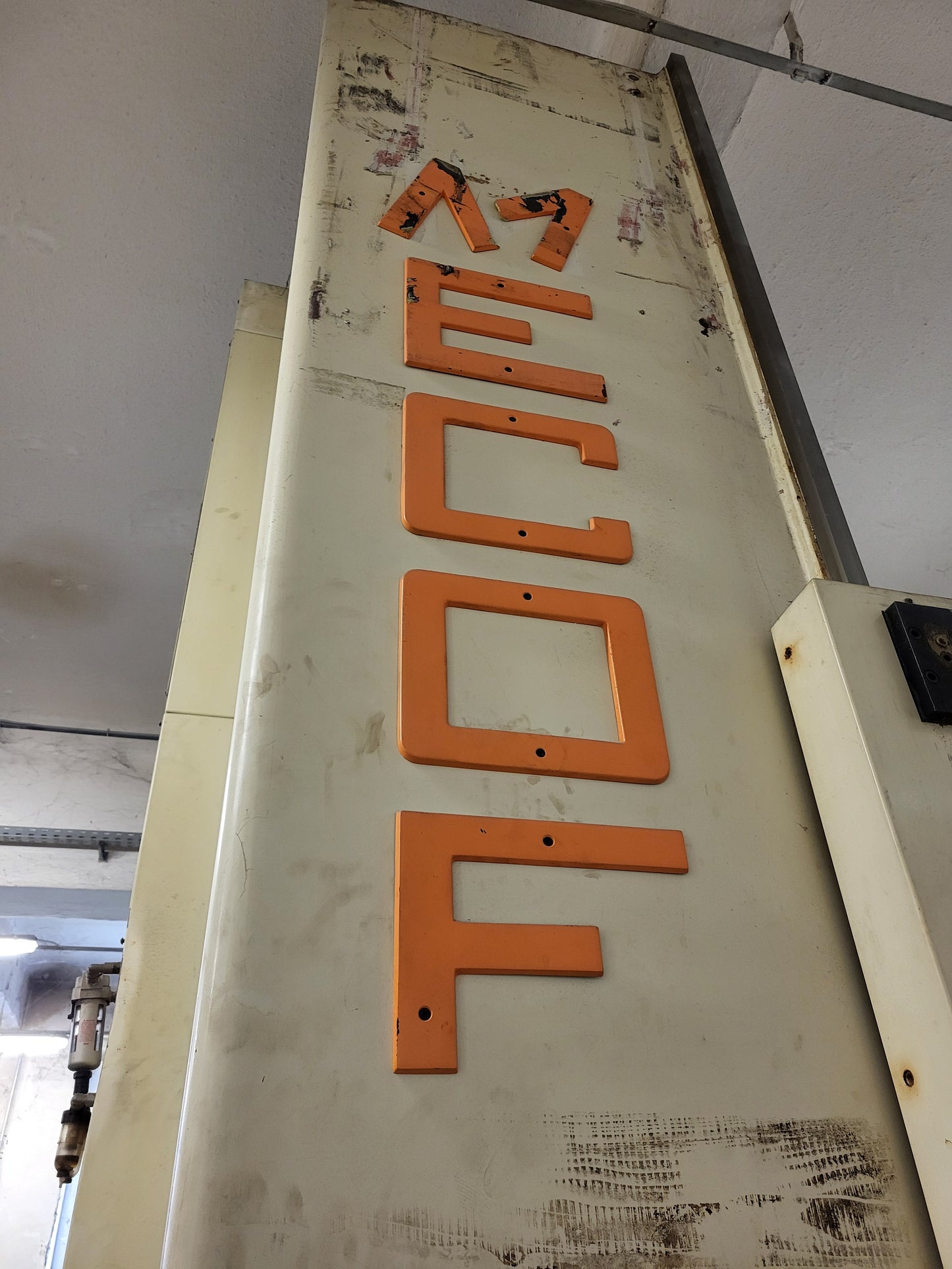 DGT2, MECOF, Fahrständerfräsmaschine