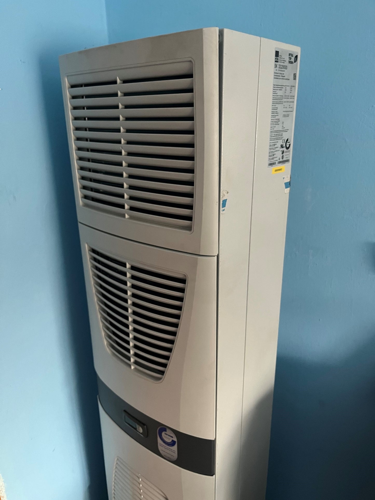 SK3329500, Rittal, Top Therm!, szekrényes klímaberendezés (vezérlőszekrényhez)