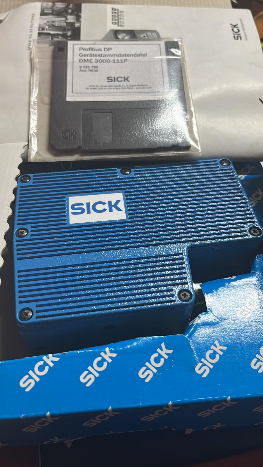 DME3000-111p01, Sick-ID: 1018575, Laser-Wegsensor