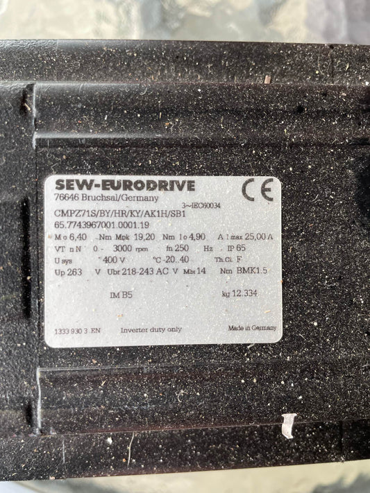 CMPZ71S/BY/HR/KY/AK1H/SB1, 2kW, 6.4Nm, szinkron szervo motor, SEW-Eurodrive