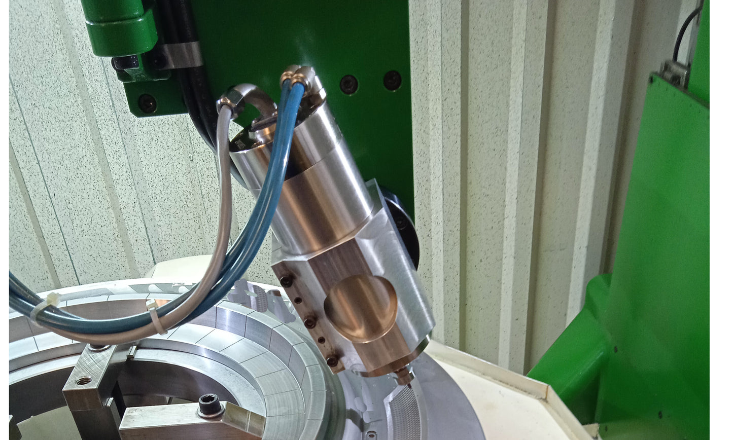 Hochpräzise Graviermaschine aufgebaut auf einem LANG (Typ LGT) Maschinenrahmen (mit Demonstrationsvideo!)