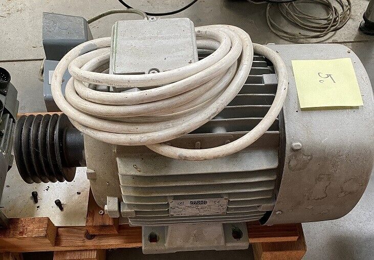 MAL-IE2-38F265S-4, 'Agóra Kalocsa'-márkájú, 5.5 kW, 3-fázisú villanymotor, szíjtárcsával