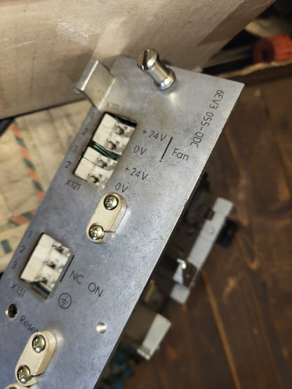 6EV3055-0DC, SINUMERIK 810 vezérlés tápegysége, 24V/5V DC, 15 A