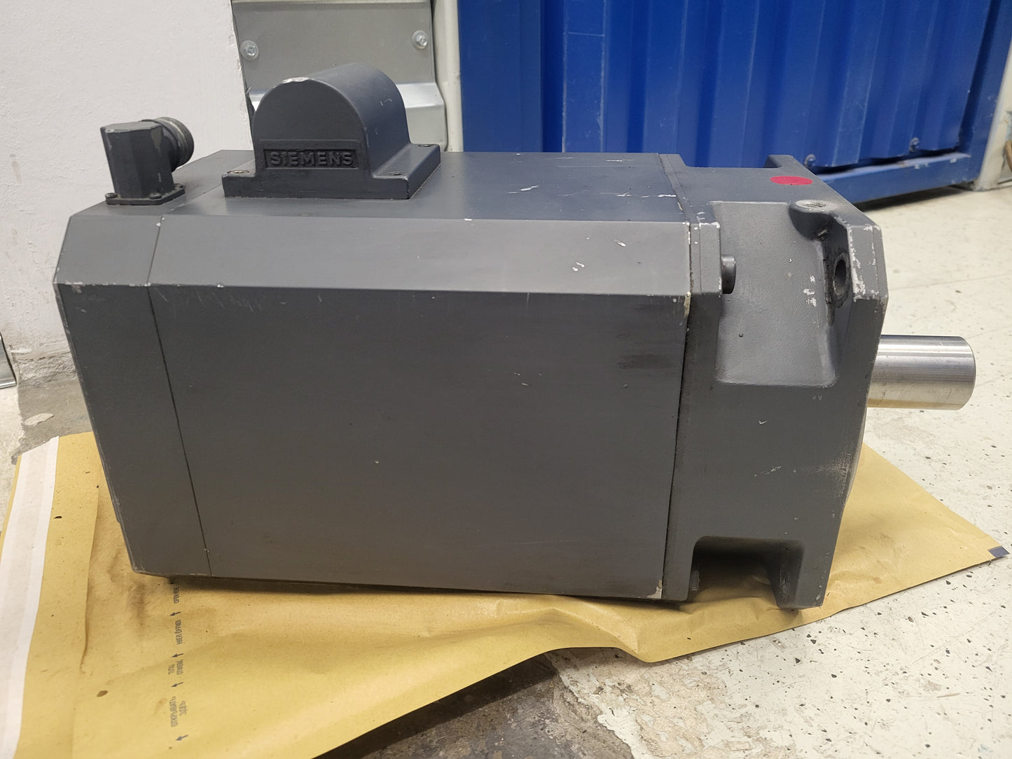 1FT6102-1AC71-1AH0, 4.8kW-os, 23Nm-es, kefe nélküli szervo motor