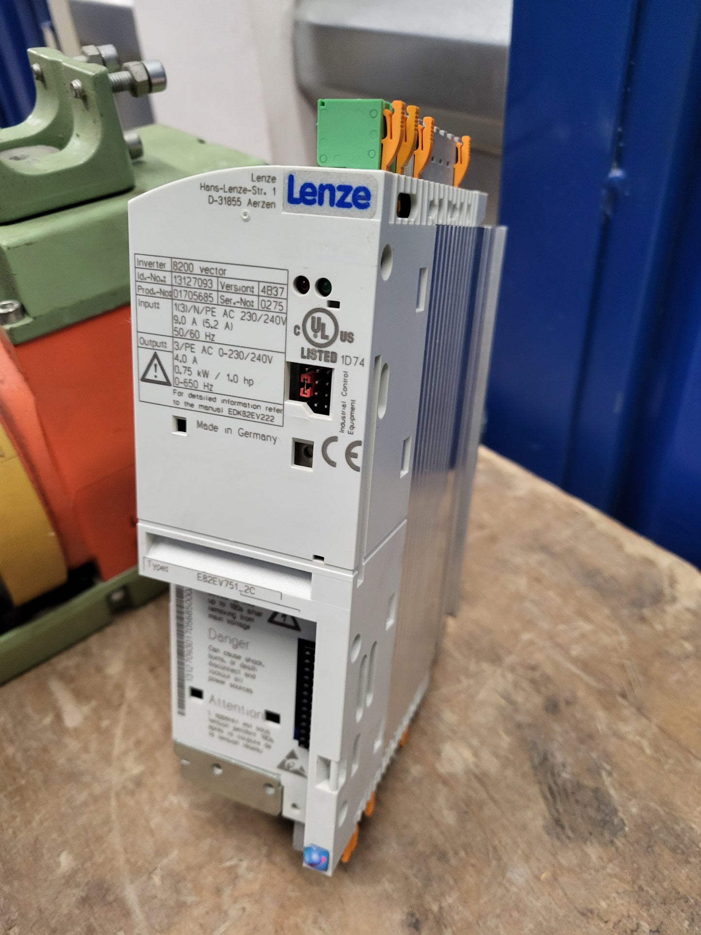 E82EV751_2C, Lenze, 8200 Vector frekvenciaváltó, 0.75kW, 4A
