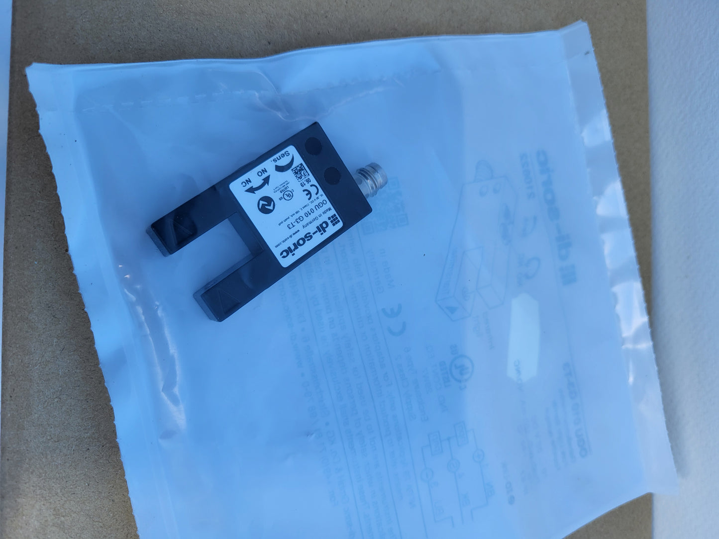 OGU 010 G3-T3 - Villás fénysorompó Ellenütemű / PNP / NPN 10mm 30V 30mA IP67 OGU, Di-Soric