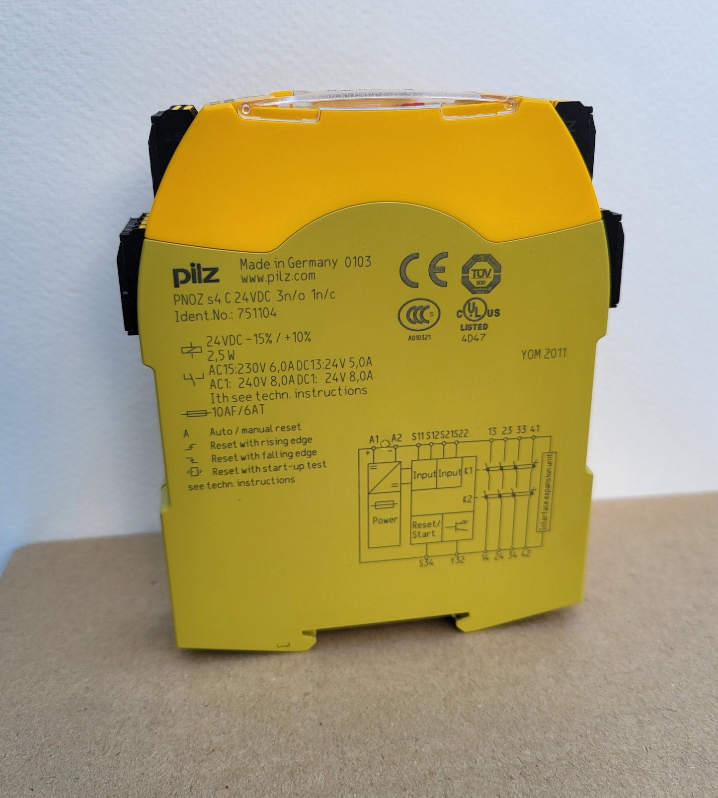 PNOZ s4 C 24VDC 3 n/o 1 n/c (751104), Sicherheitsrelais, Pilz