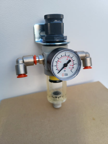 Druckregler aus Metall mit Filter und Manometer