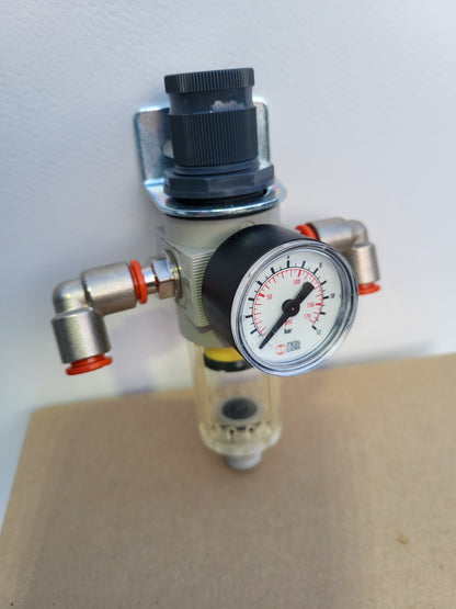 Druckregler aus Metall mit Filter und Manometer