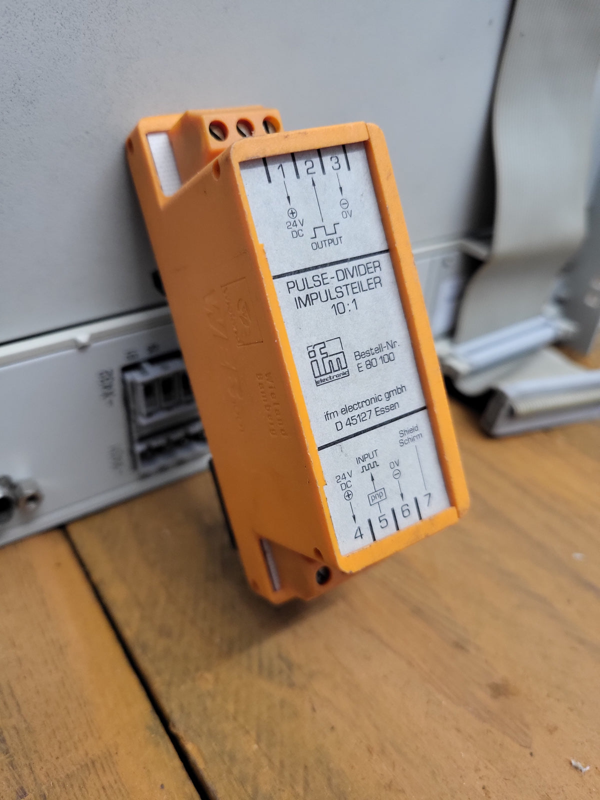 E80100, IFM, impulzuselosztó, 10:1