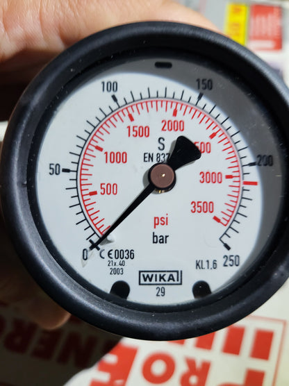 EN837, Wika 29 nyomásmérő, 250bar