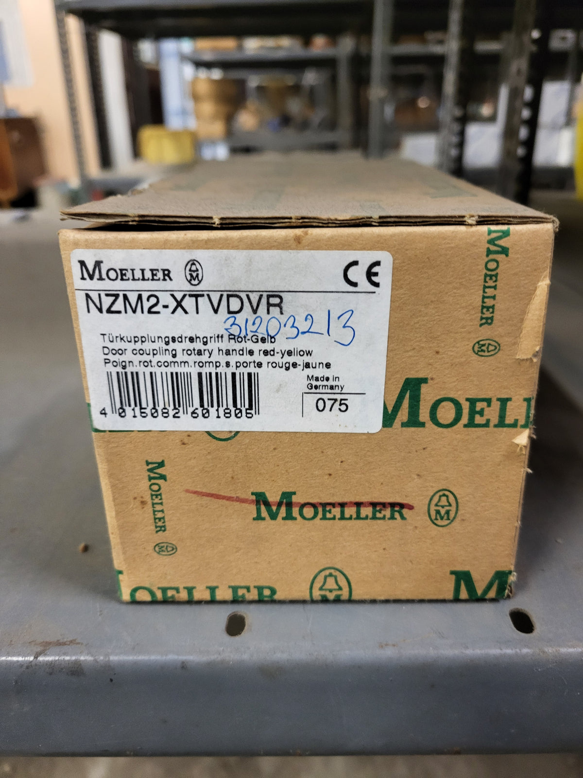 NZM2-XTVDVR, Moeller, vezérlőszekrény ajtó kuplung kar+tengely piros-sárga