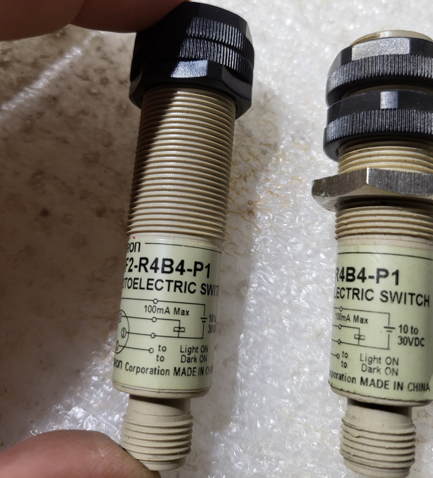 E3F2-R4B4-P1, fotoelektromos érzékelő, kapcsoló, Omron