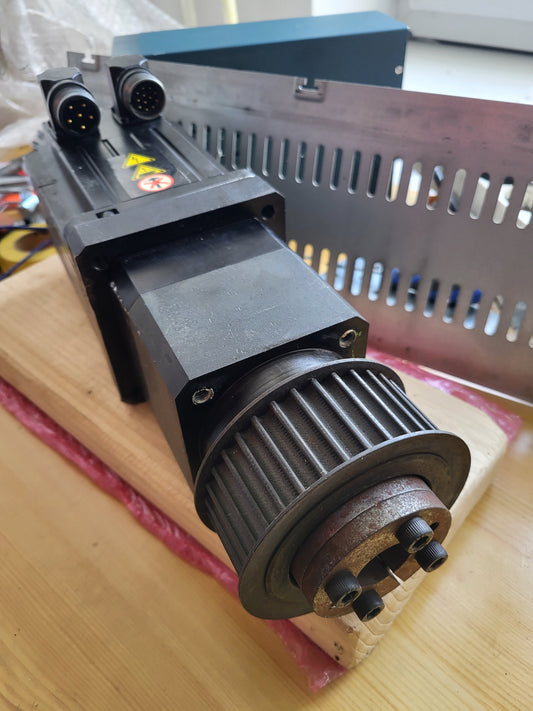 G404-543, G4L10A, AC-szervo motor, 1.1kW, Moog